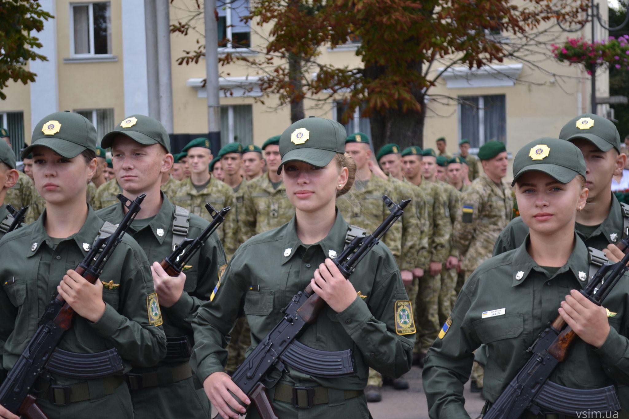 Новини Хмельницького - фото з Курсанти-першокурсники прикордонної академії склали присягу на майдані Незалежності (ФОТО, ВІДЕО)