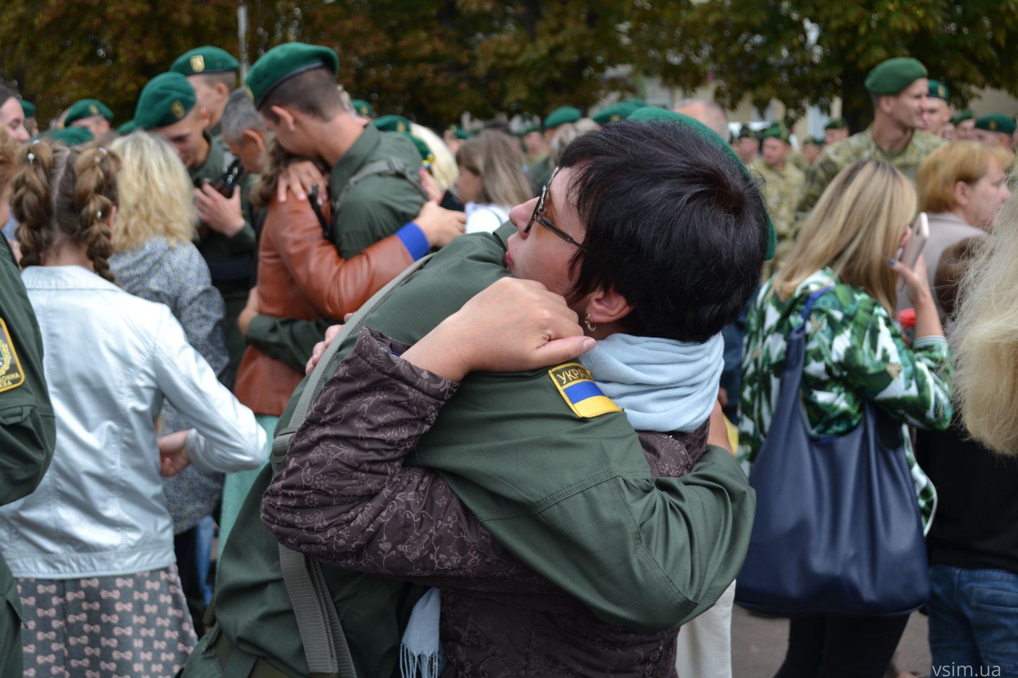 Новини Хмельницького - фото з Курсанти-першокурсники прикордонної академії склали присягу на майдані Незалежності (ФОТО, ВІДЕО)