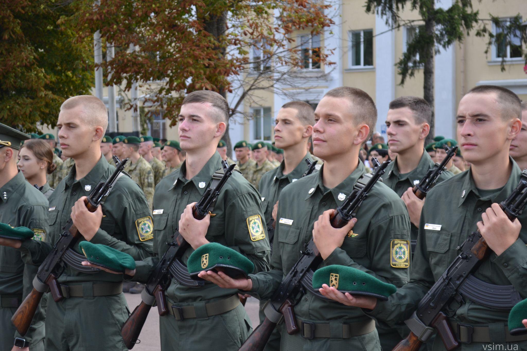 Новини Хмельницького - фото з Курсанти-першокурсники прикордонної академії склали присягу на майдані Незалежності (ФОТО, ВІДЕО)