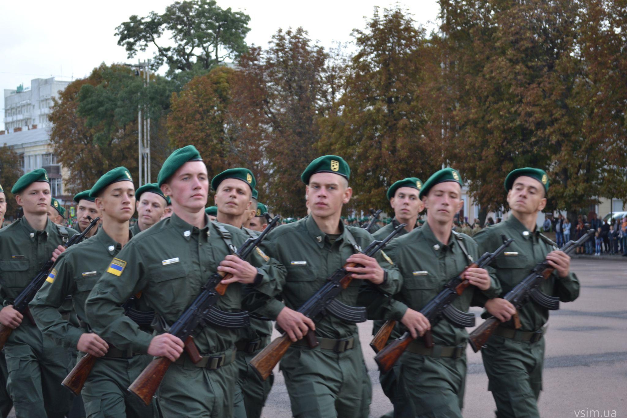 Новини Хмельницького - фото з Курсанти-першокурсники прикордонної академії склали присягу на майдані Незалежності (ФОТО, ВІДЕО)