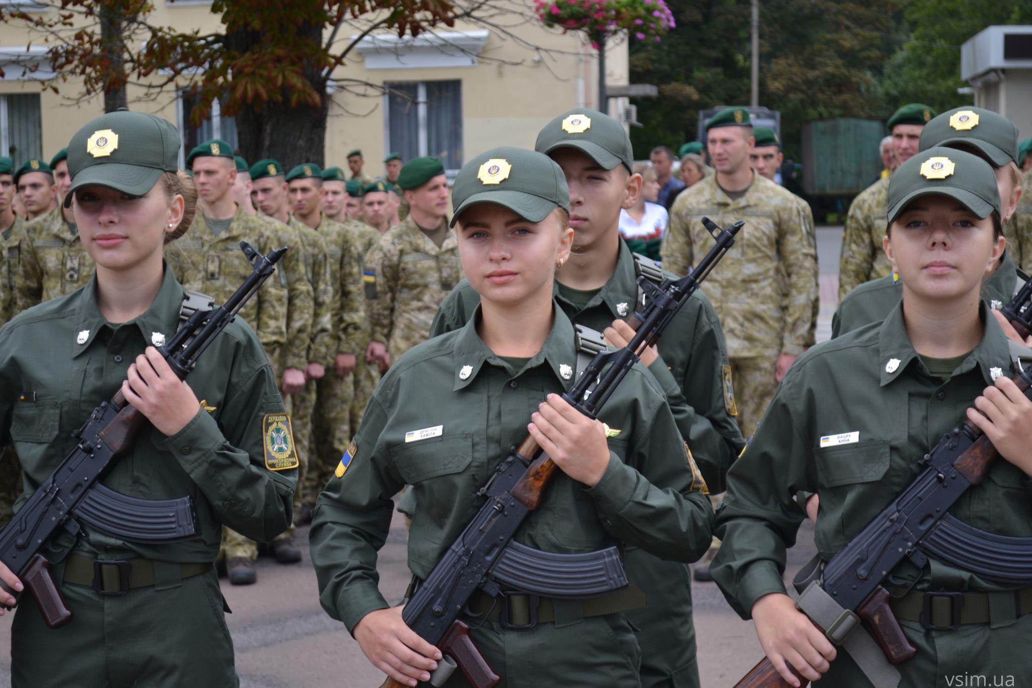 Новини Хмельницького - фото з Курсанти-першокурсники прикордонної академії склали присягу на майдані Незалежності (ФОТО, ВІДЕО)