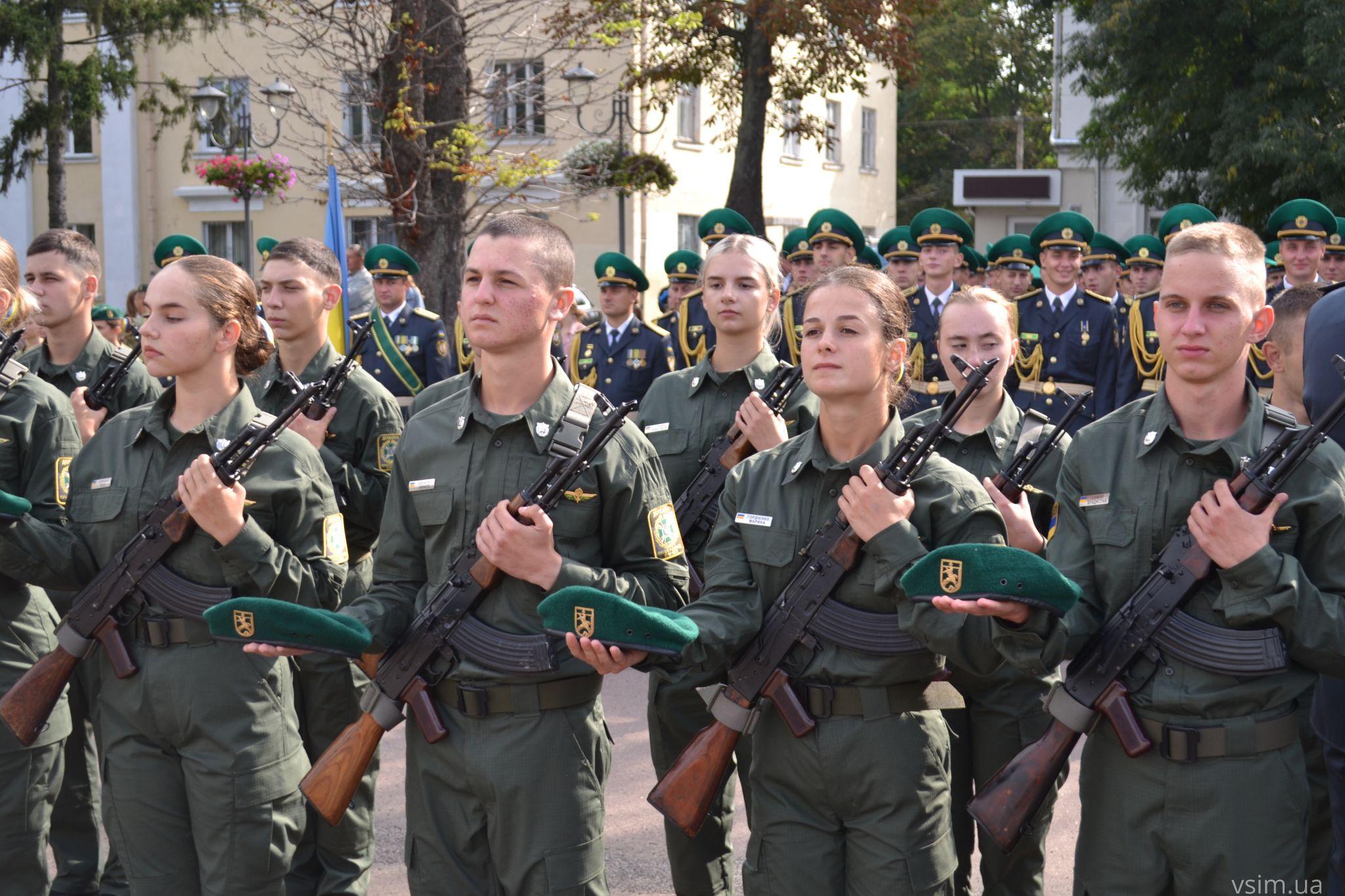 Новини Хмельницького - фото з Курсанти-першокурсники прикордонної академії склали присягу на майдані Незалежності (ФОТО, ВІДЕО)