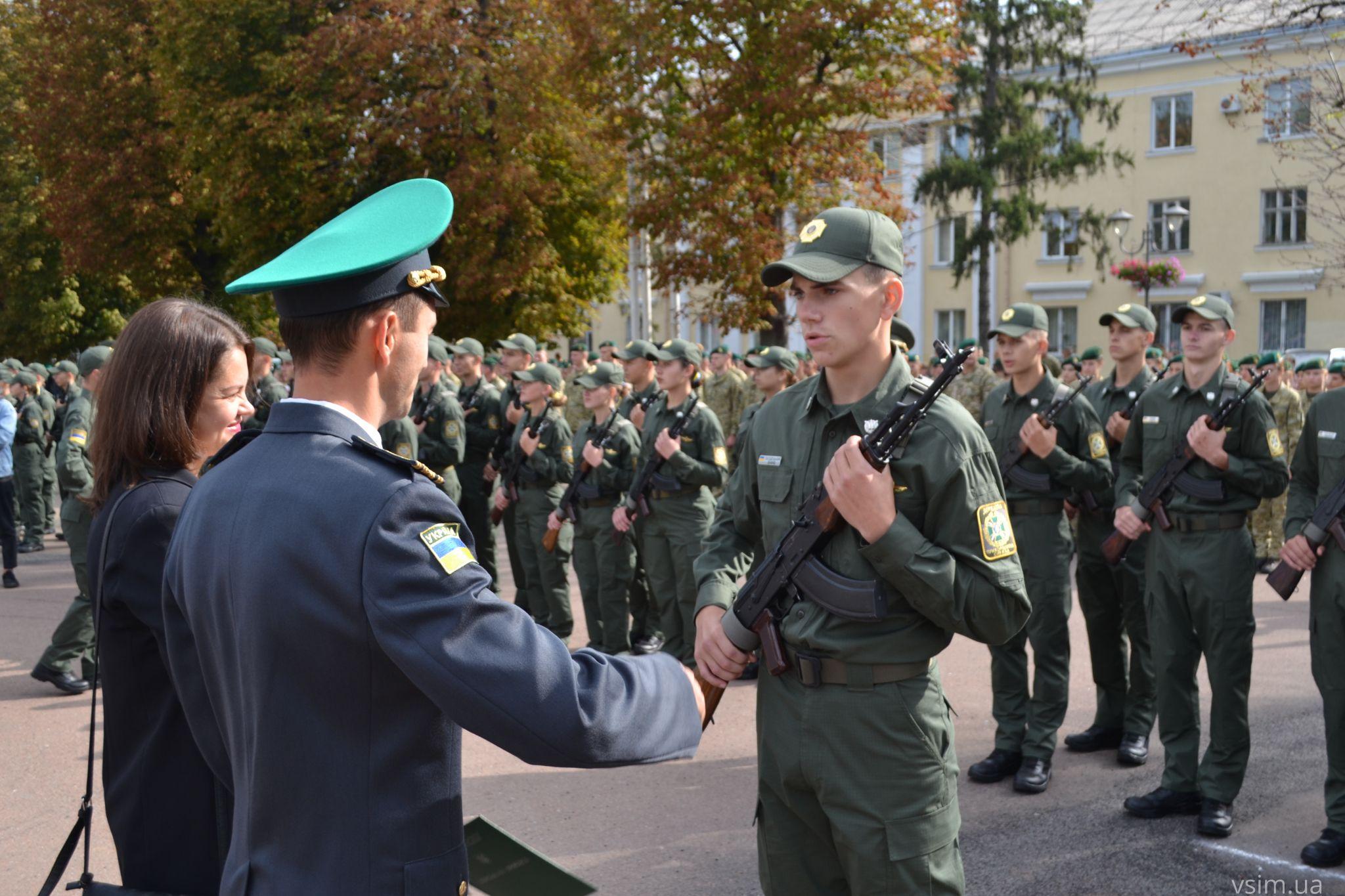 Новини Хмельницького - фото з Курсанти-першокурсники прикордонної академії склали присягу на майдані Незалежності (ФОТО, ВІДЕО)