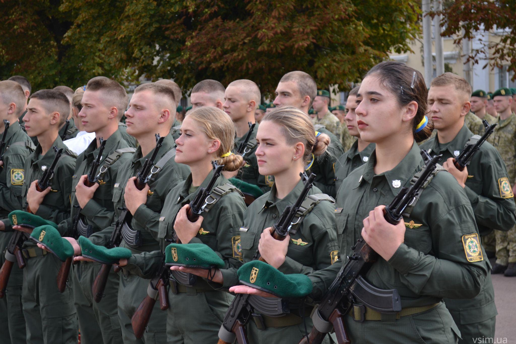 Новини Хмельницького - фото з Курсанти-першокурсники прикордонної академії склали присягу на майдані Незалежності (ФОТО, ВІДЕО)