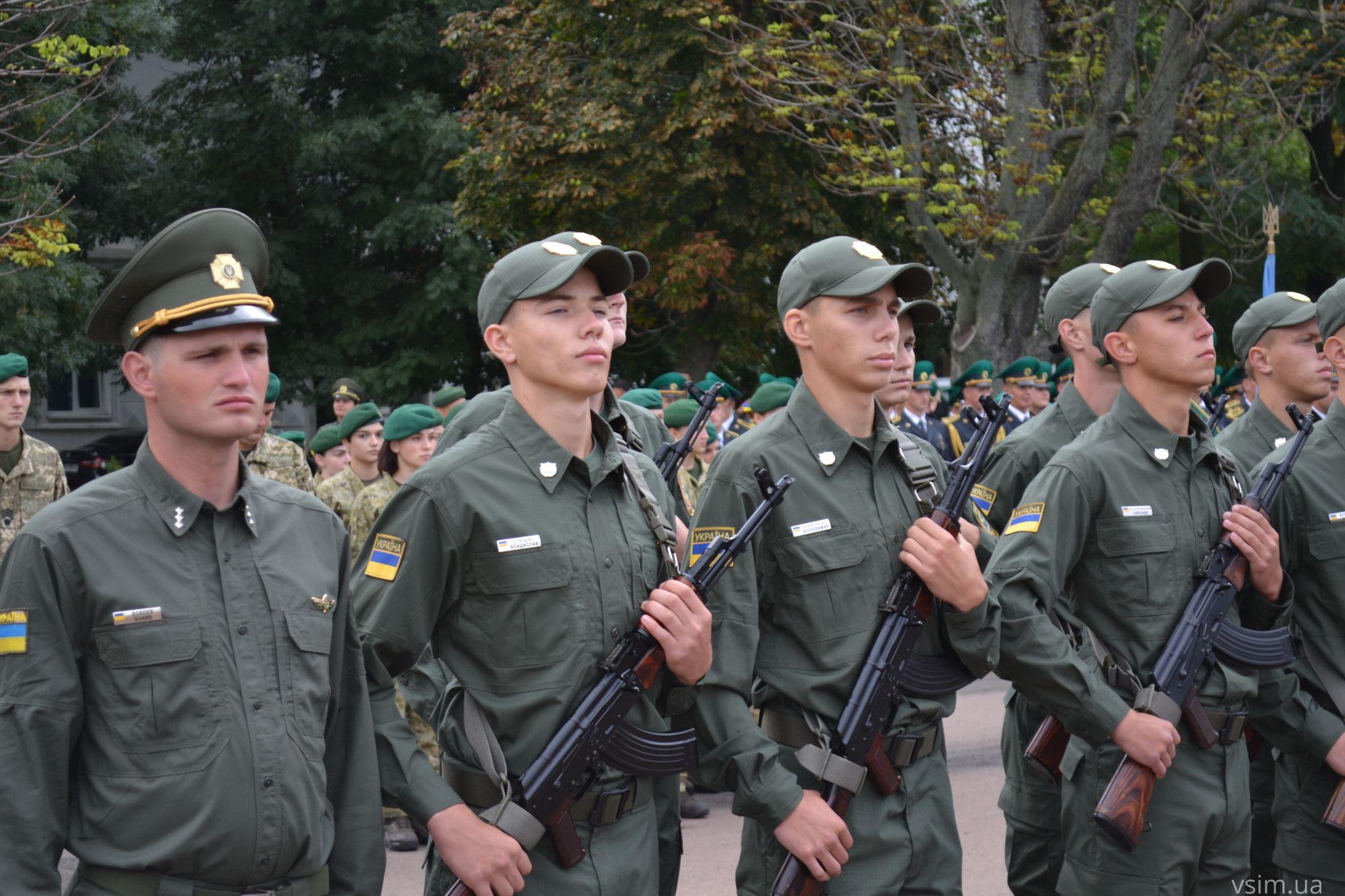 Новини Хмельницького - фото з Курсанти-першокурсники прикордонної академії склали присягу на майдані Незалежності (ФОТО, ВІДЕО)