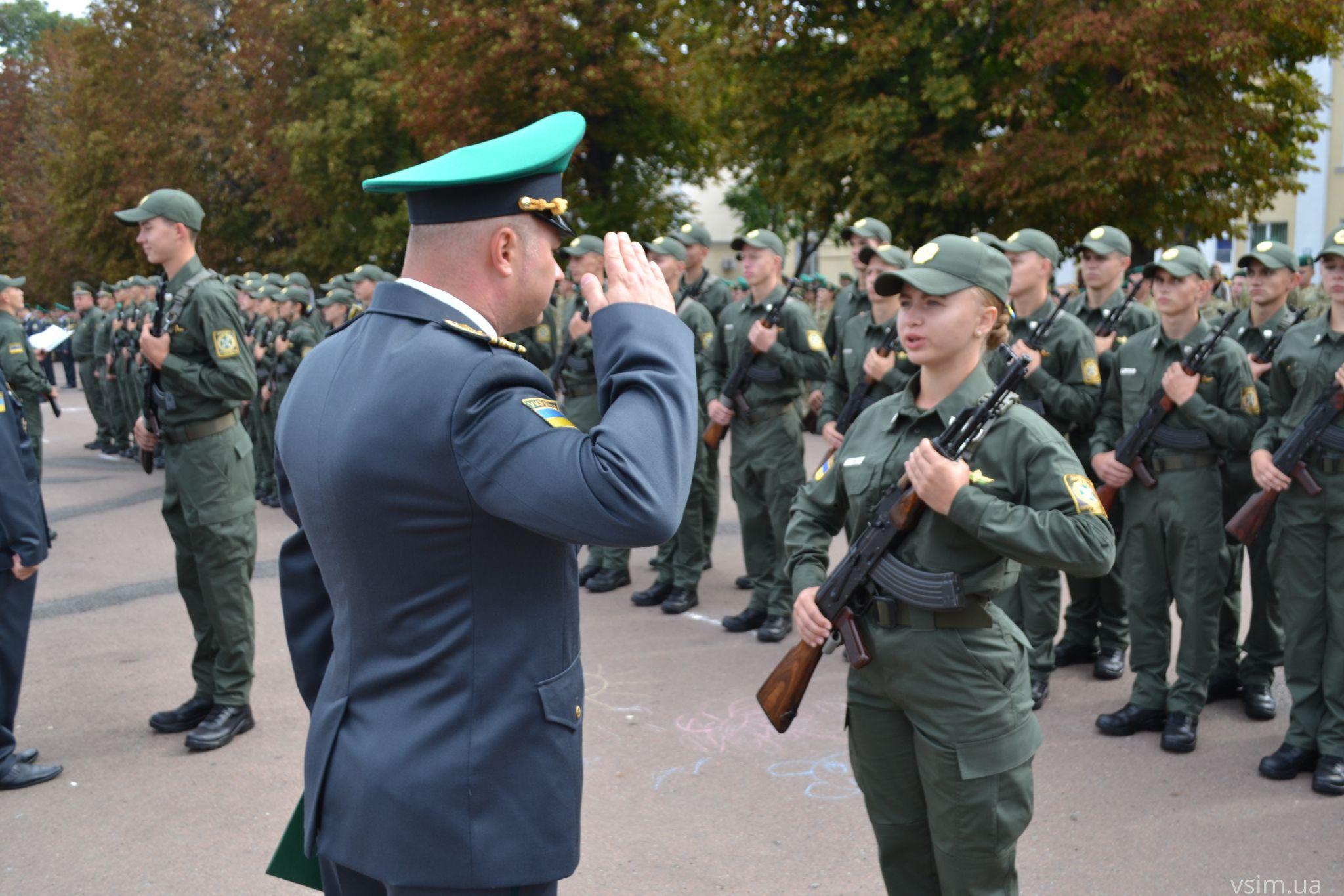 Новини Хмельницького - фото з Курсанти-першокурсники прикордонної академії склали присягу на майдані Незалежності (ФОТО, ВІДЕО)