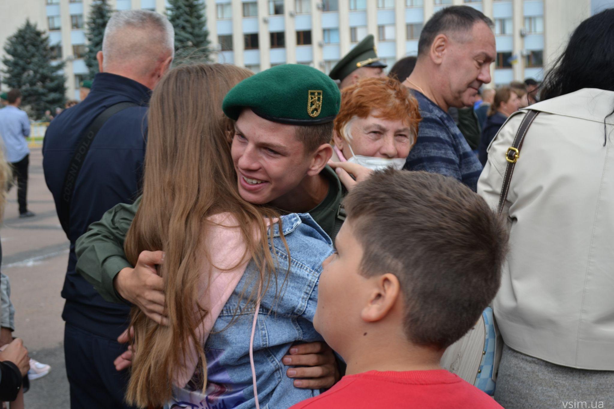 Новини Хмельницького - фото з Курсанти-першокурсники прикордонної академії склали присягу на майдані Незалежності (ФОТО, ВІДЕО)