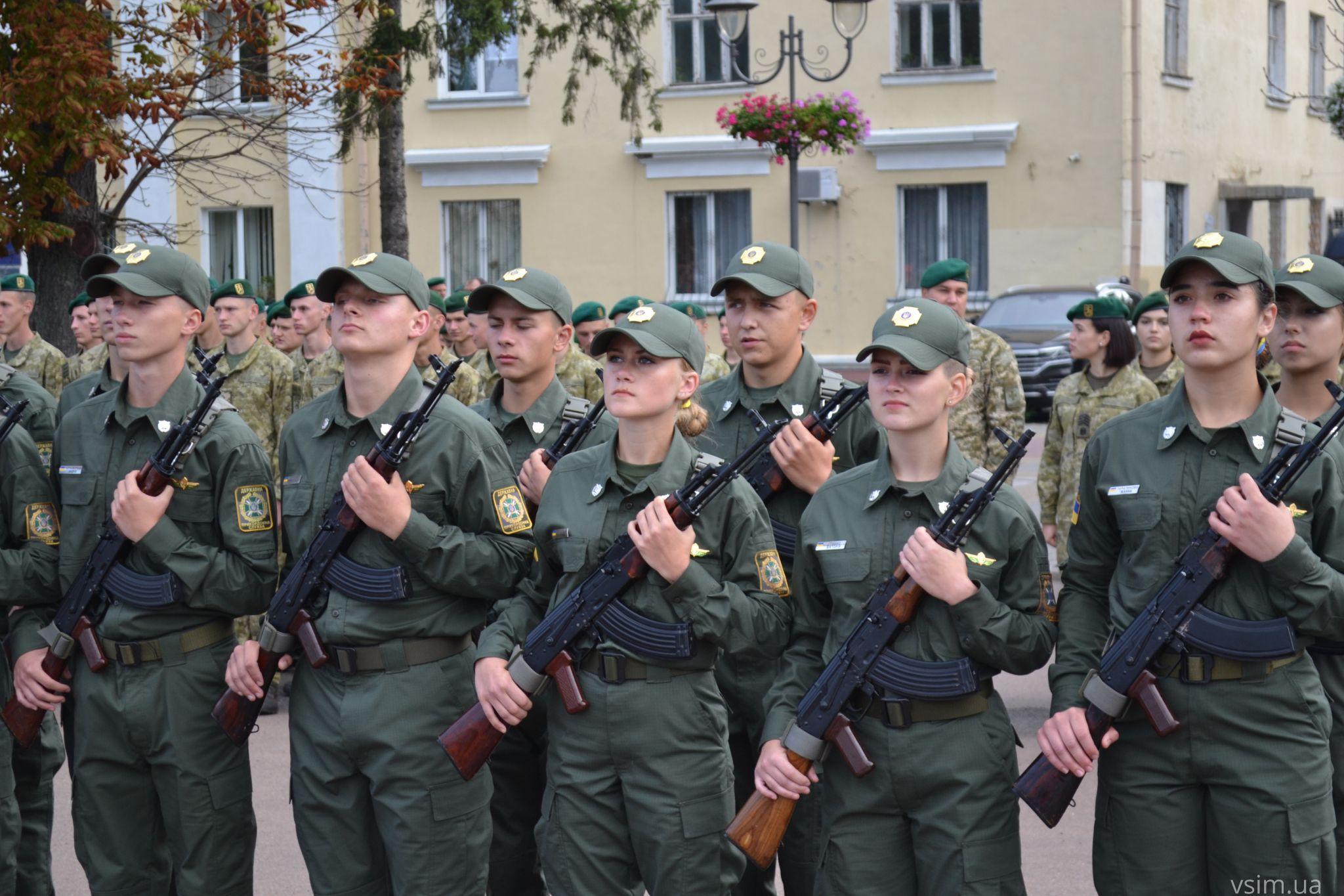 Новини Хмельницького - фото з Курсанти-першокурсники прикордонної академії склали присягу на майдані Незалежності (ФОТО, ВІДЕО)