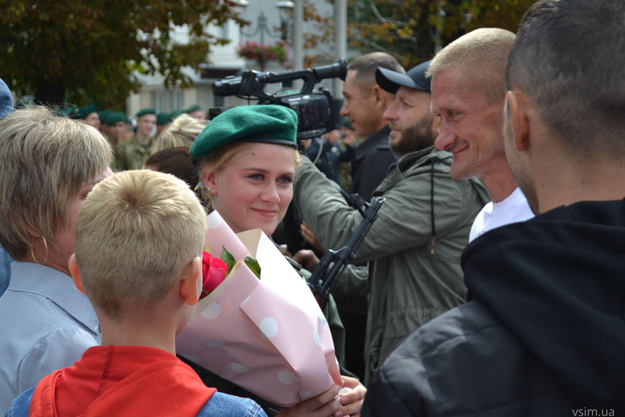 Новини Хмельницького - фото з Курсанти-першокурсники прикордонної академії склали присягу на майдані Незалежності (ФОТО, ВІДЕО)