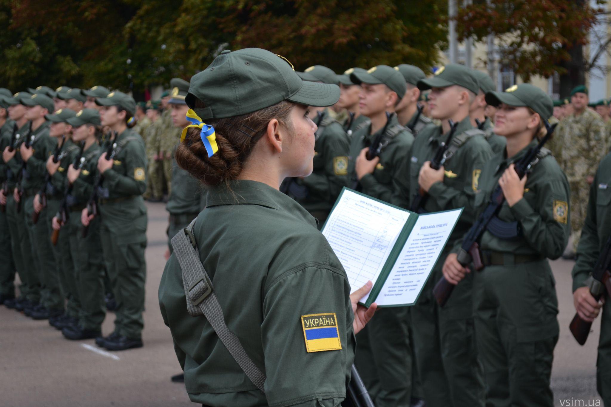 Новини Хмельницького - фото з Курсанти-першокурсники прикордонної академії склали присягу на майдані Незалежності (ФОТО, ВІДЕО)