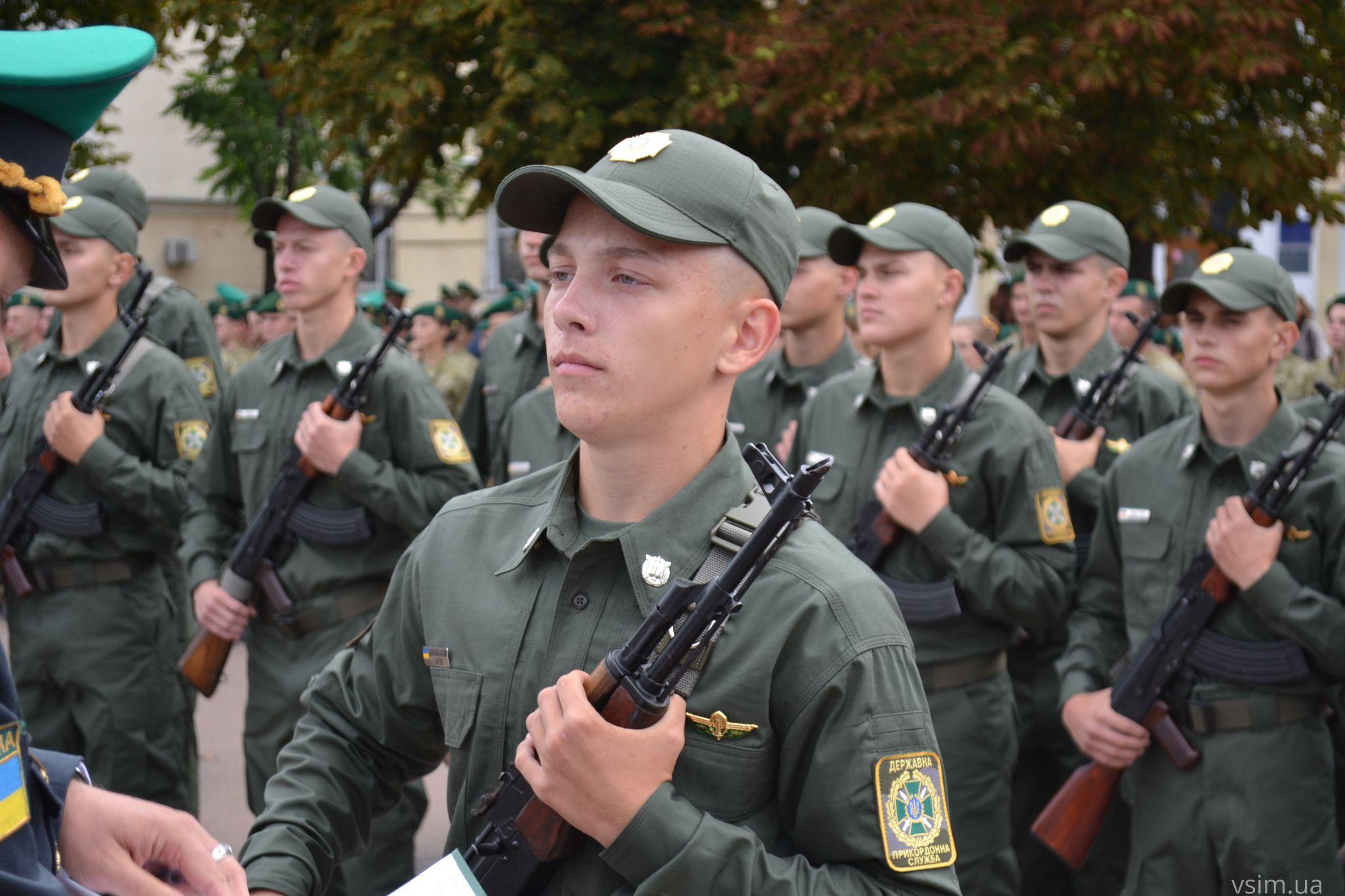 Новини Хмельницького - фото з Курсанти-першокурсники прикордонної академії склали присягу на майдані Незалежності (ФОТО, ВІДЕО)