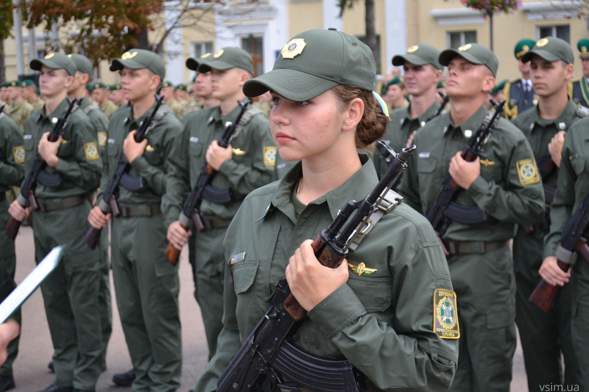 Новини Хмельницького - фото з Курсанти-першокурсники прикордонної академії склали присягу на майдані Незалежності (ФОТО, ВІДЕО)