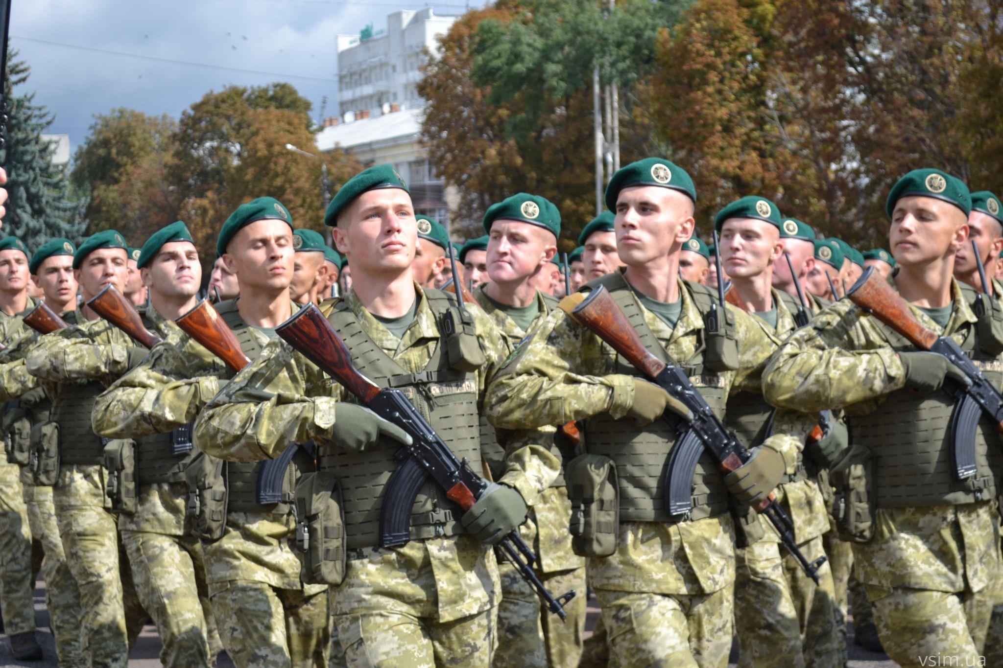 Новини Хмельницького - фото з Курсанти-першокурсники прикордонної академії склали присягу на майдані Незалежності (ФОТО, ВІДЕО)