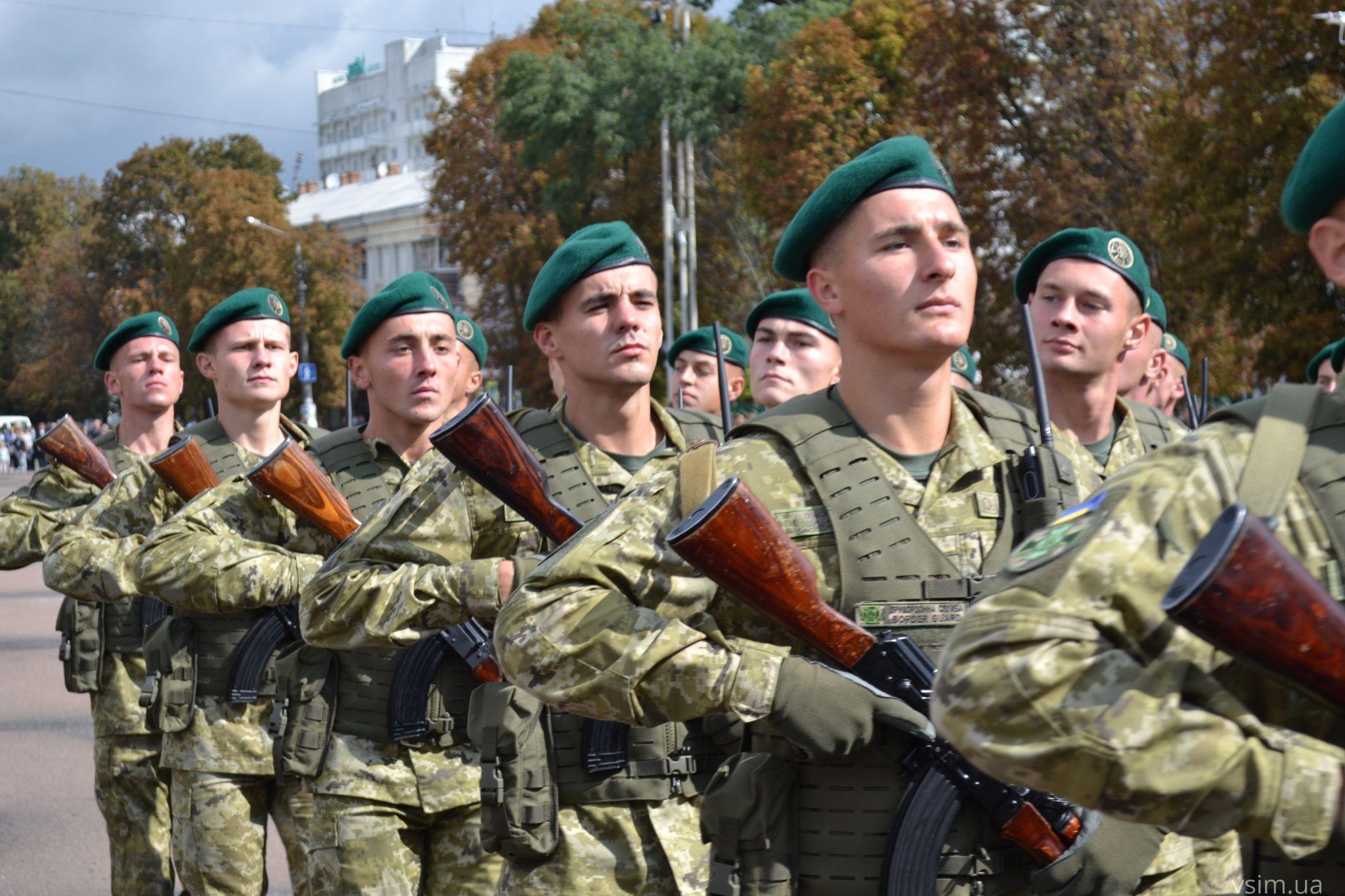 Новини Хмельницького - фото з Курсанти-першокурсники прикордонної академії склали присягу на майдані Незалежності (ФОТО, ВІДЕО)