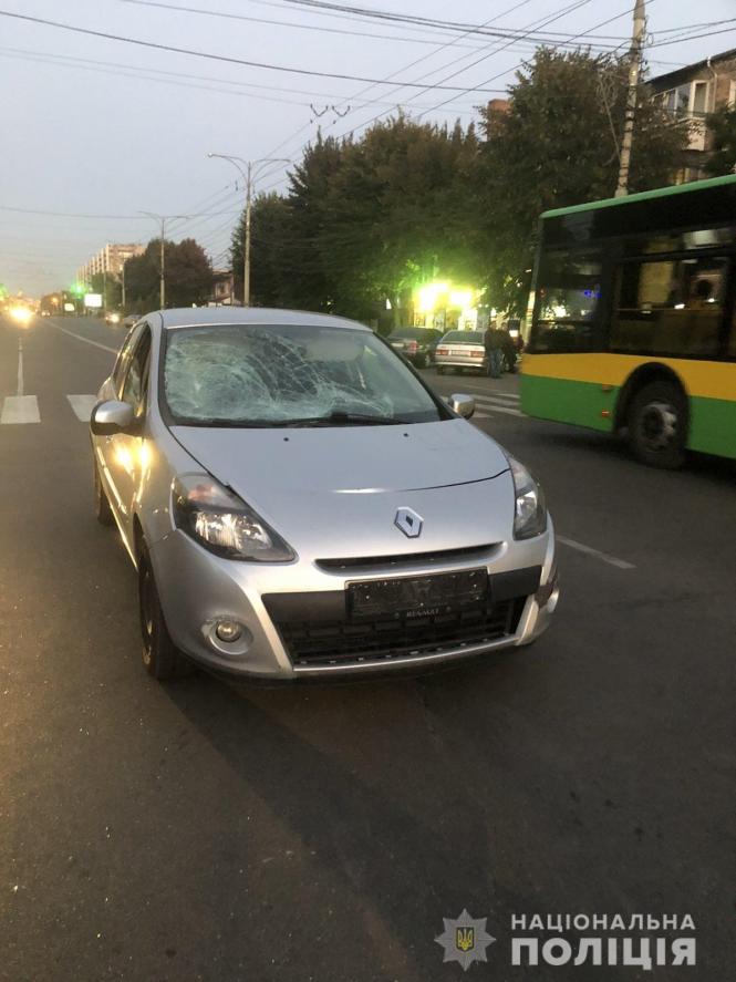 Новини Вінниці - фото з На «зебрі» по Коцюбинського легковик збив трьох 17-річних студенток. Нові деталі ДТП