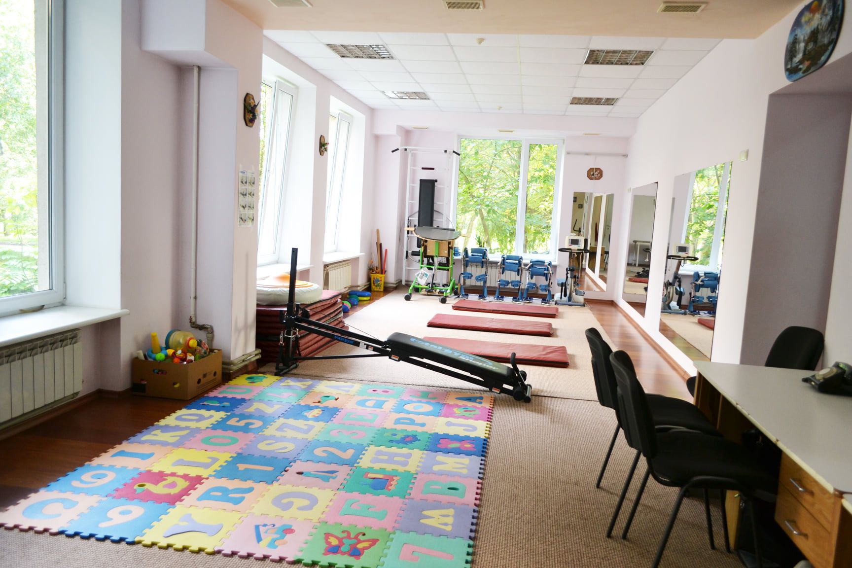 Новини Тернополя - фото з На базі Тернопільської обласної дитячої лікарні функціонує центр ранньої медичної реабілітації (ФОТО)