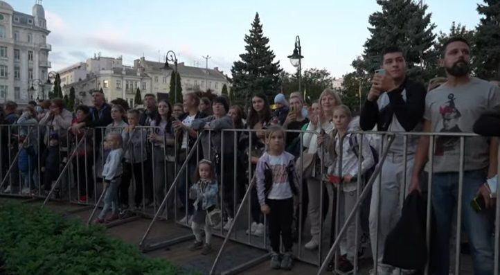 Новини Вінниці - фото з Вінниціянський фестиваль і глядачі в лав-кадрі. Що відбувається зараз на Майдані Незалежності?