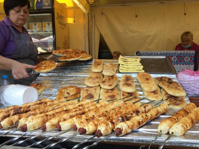 Новини Вінниці - фото з ТОП-5 смаколиків, популярних на вінницькому Food Fest, та їхня вартість