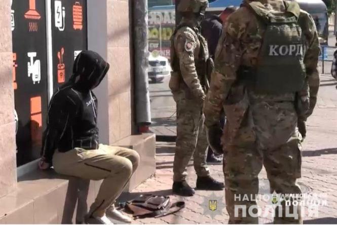 Новини Вінниці - фото з Гучне затримання у центрі Вінниці. КОРДівці зловили торговця метадоном