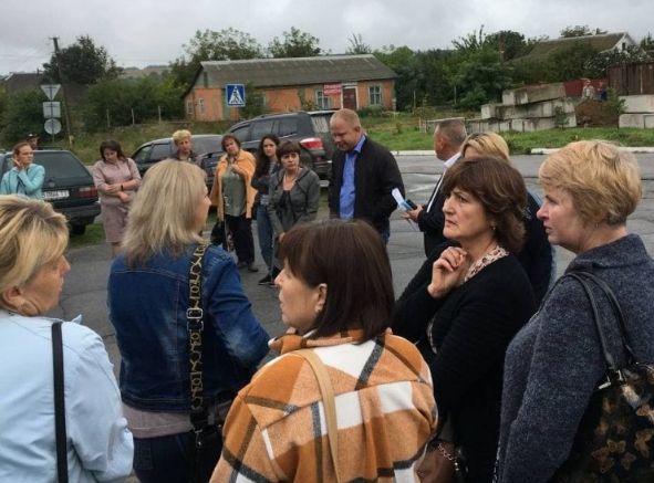 Новини Вінниці - фото з «Заберіть своїх дітей і навчайте їх у себе…» Чим завинили учні у Сутисках перед чиновником?