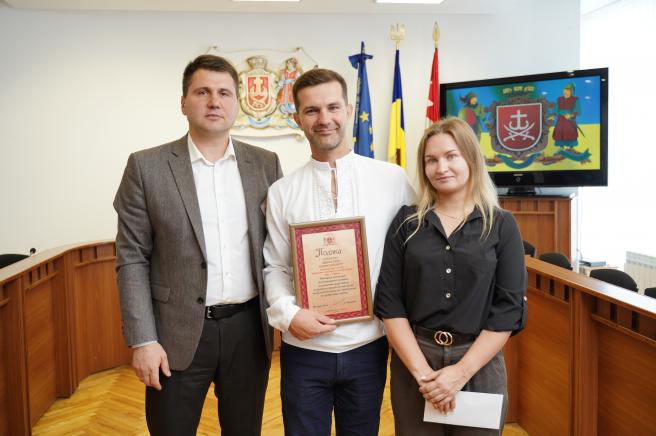 Новини Вінниці - фото з Нагорода знайшла героя. Вінничанин Святослав допоміг незрячій жінці перейти дорогу SR_03823.JPG