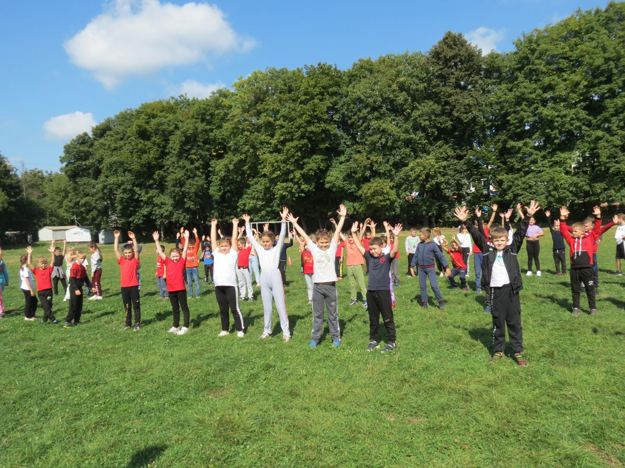 Новини Вінниці - фото з Спортивне свято у Вінницькій школі № 21: флешмоб, веселі естафети і футбольний турнір