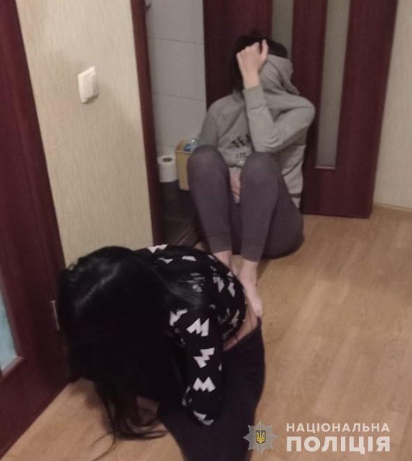 Новини Вінниці - фото з Заробіток 50/50. КОРДівці «вломились» до проституток та затримали сутенершу (ВІДЕО)