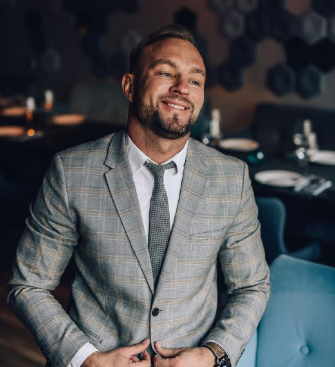 Фото - зі сторінки Олега Плахотнюка в Instagram