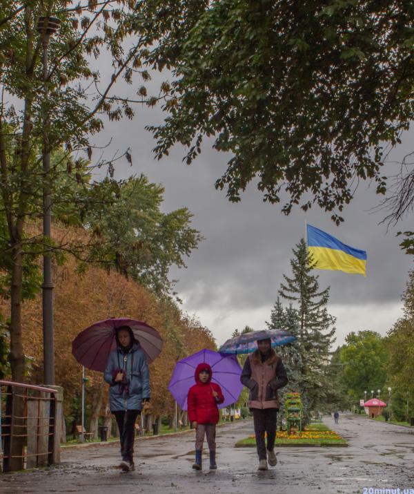 Новини Тернополя - фото з Дощ, знову дощ і осінь. Яким Тернопіль та його жителів побачив журналіст "20 хвилин" (ФОТОРЕПОРТАЖ)