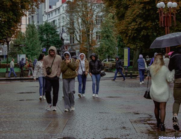 Новини Тернополя - фото з Дощ, знову дощ і осінь. Яким Тернопіль та його жителів побачив журналіст "20 хвилин" (ФОТОРЕПОРТАЖ)