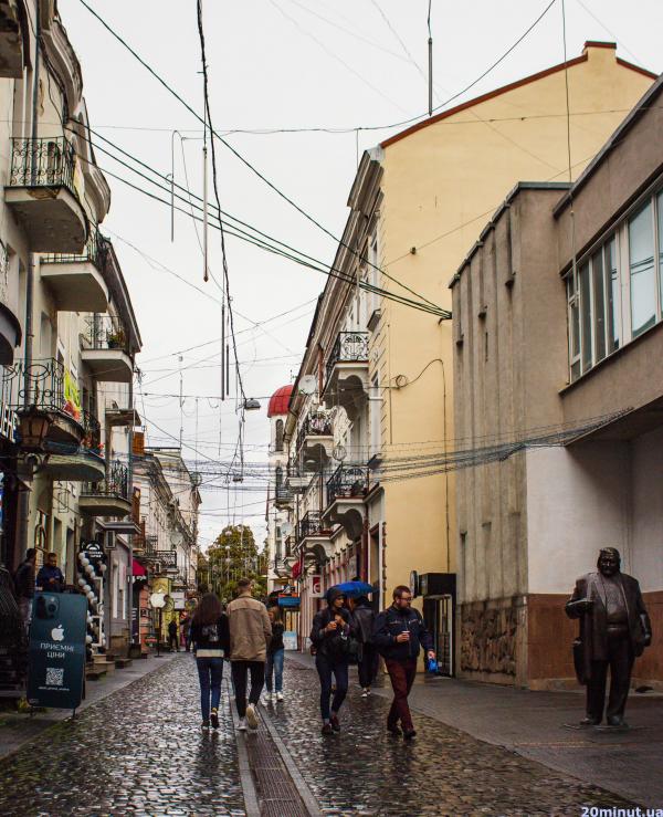 Новини Тернополя - фото з Дощ, знову дощ і осінь. Яким Тернопіль та його жителів побачив журналіст "20 хвилин" (ФОТОРЕПОРТАЖ)