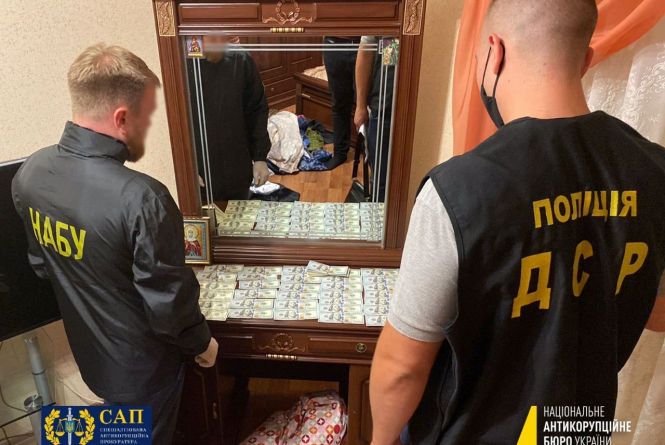Голові Тиврівського райсуду повідомили про підозру в одержанні хабару. Що відомо?