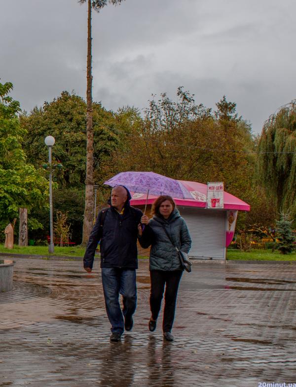Новини Тернополя - фото з Дощ, знову дощ і осінь. Яким Тернопіль та його жителів побачив журналіст "20 хвилин" (ФОТОРЕПОРТАЖ)
