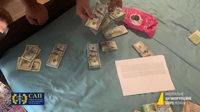 Новини Вінниці - фото з Голові Тиврівського райсуду повідомили про підозру в одержанні хабару. Що відомо? На зображенні може бути: гроші