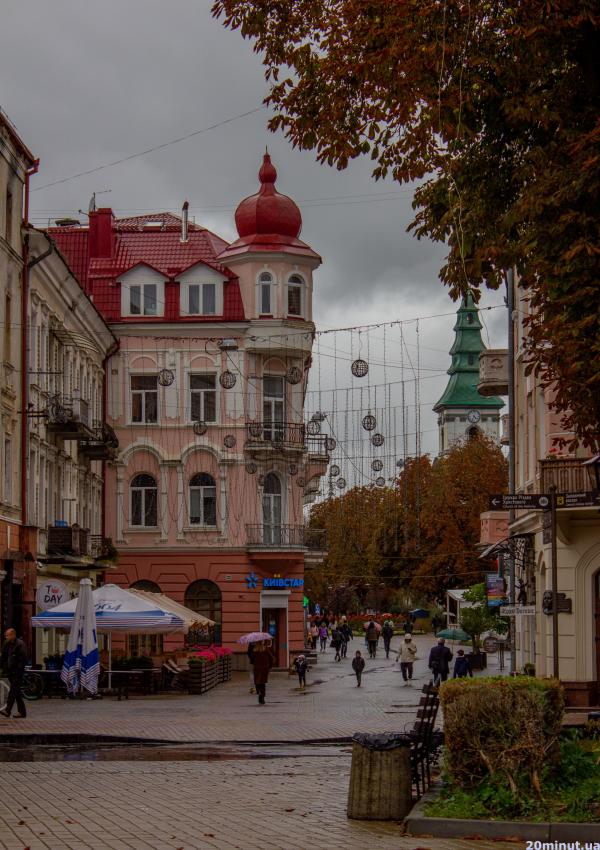 Новини Тернополя - фото з Дощ, знову дощ і осінь. Яким Тернопіль та його жителів побачив журналіст "20 хвилин" (ФОТОРЕПОРТАЖ)