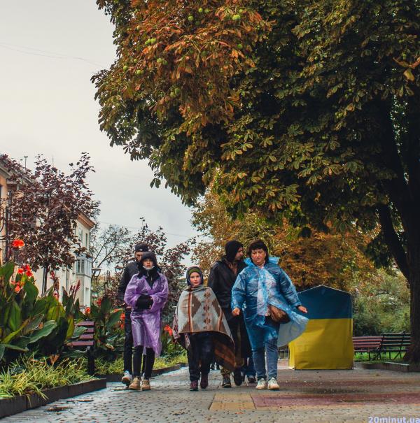 Новини Тернополя - фото з Дощ, знову дощ і осінь. Яким Тернопіль та його жителів побачив журналіст "20 хвилин" (ФОТОРЕПОРТАЖ)