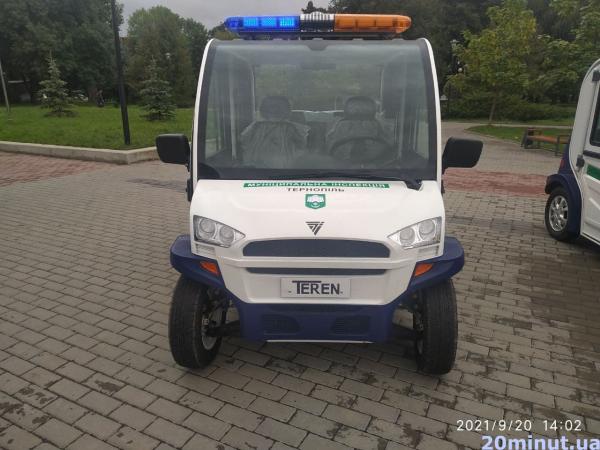 Новини Тернополя - фото з Муніципалам подарували електромобілі.  Розказуємо, як виглядають і де будуть ними користуватися (ФОТО)