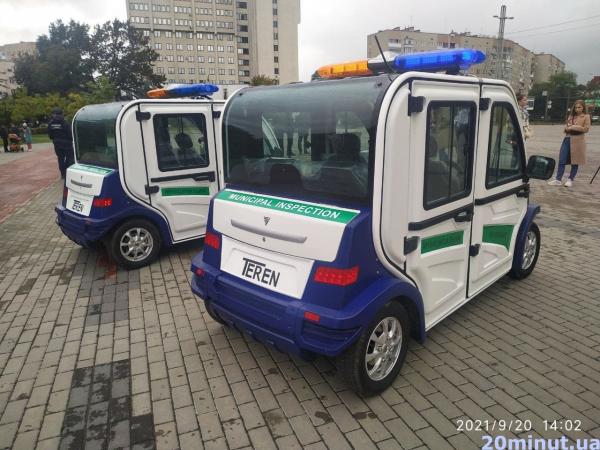 Новини Тернополя - фото з Муніципалам подарували електромобілі.  Розказуємо, як виглядають і де будуть ними користуватися (ФОТО)