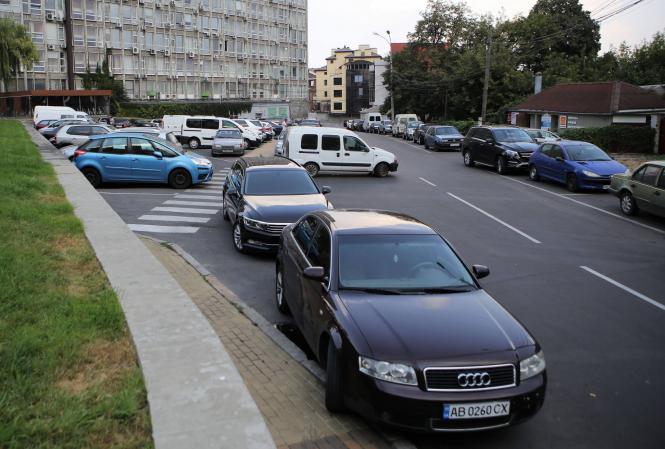 Новини Вінниці - фото з Платні парковки можуть з’явитися у Вінниці. Де саме та скільки буде коштувати година і доба?
