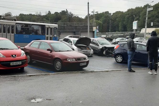 ДТП біля «Універмагу»: автомобіль Opel не пропустив Renault