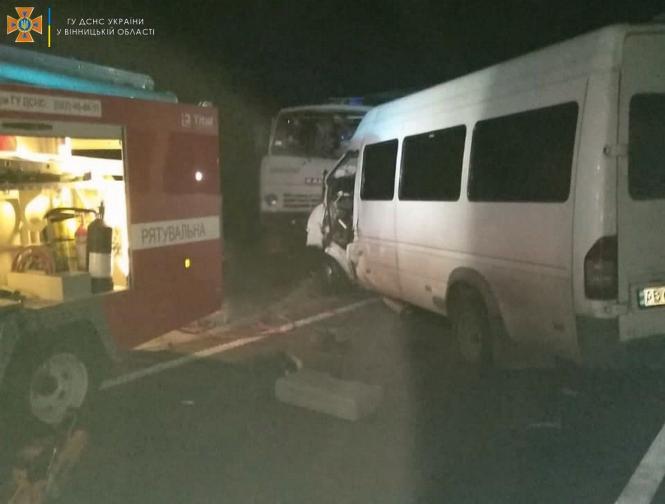 Новини Вінниці - фото з Смертельний обгін. У Тульчинському районі мікроавтобус зіткнувся з «КАМАЗом»