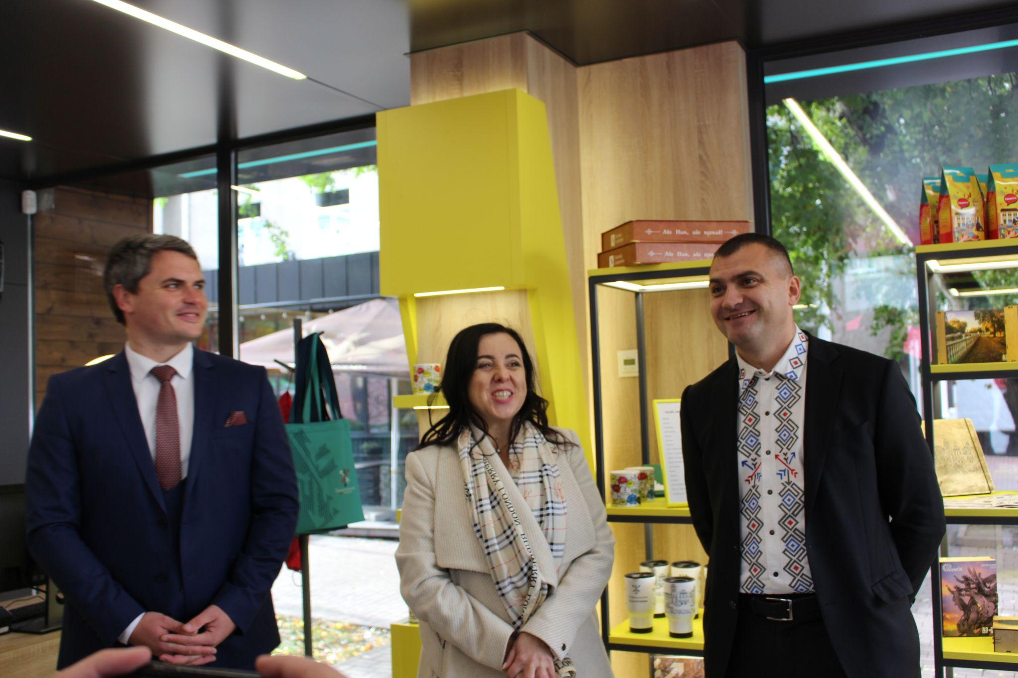 Новини Хмельницького - фото з У Хмельницькому відкрили туристичний інфоцентр. Як виглядає і що там продають (ФОТО+ВІДЕО)