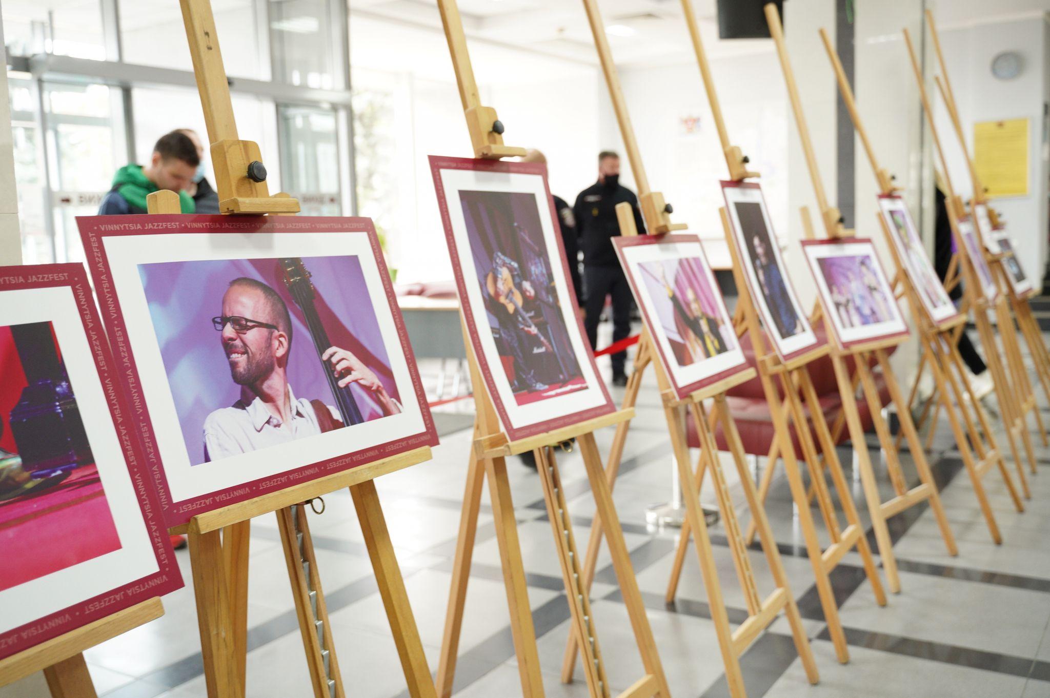 Новини Вінниці - фото з «У Вінницькій мерії тепер теж є джаз!» Відкрилася виставка кращих митей VINNYTSIA JAZZFEST