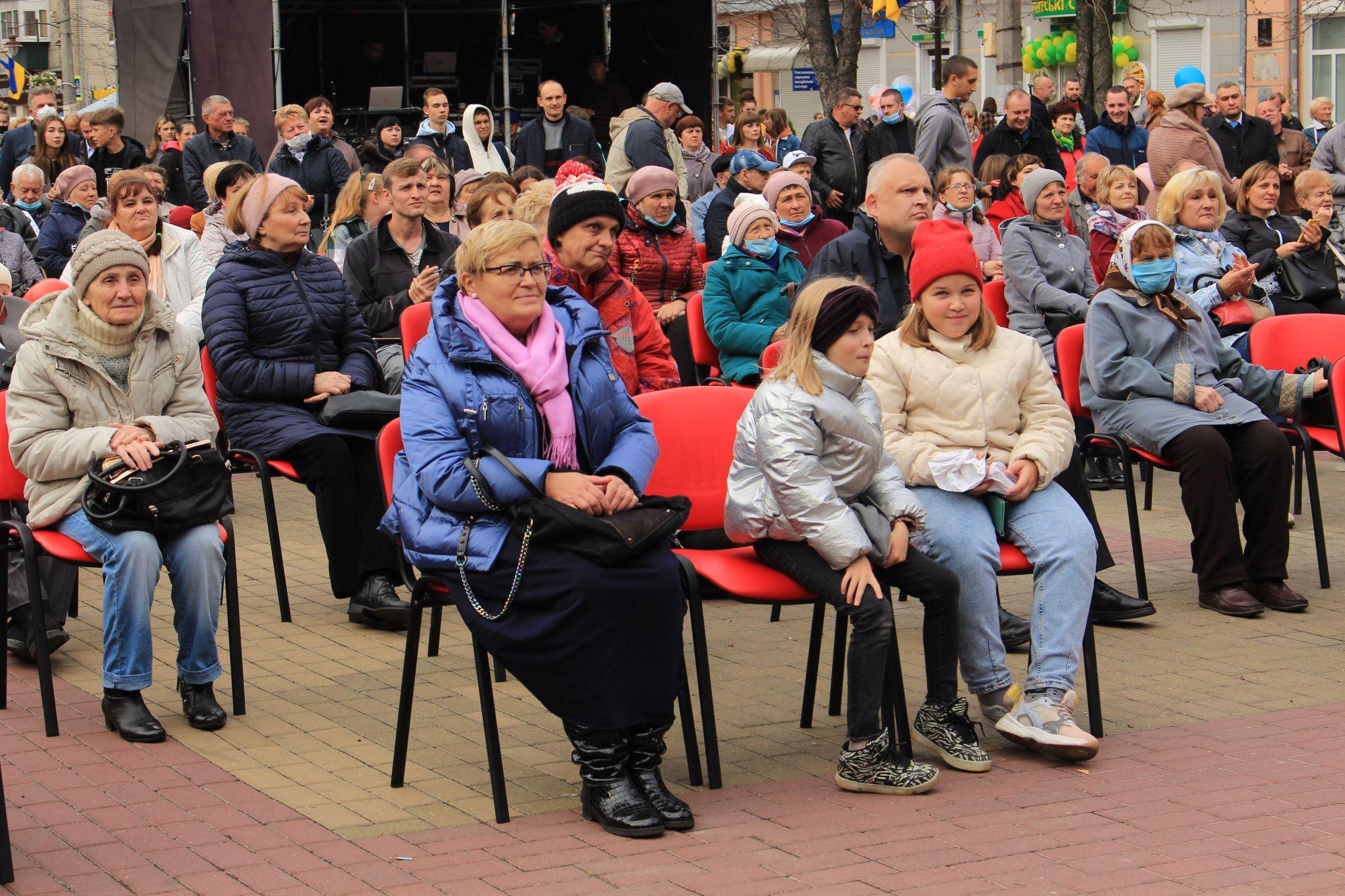 Новини Хмельницького - фото з 31 квартира та премії по 20 тисяч: хто отримав нагороди на День Міста (ФОТО)