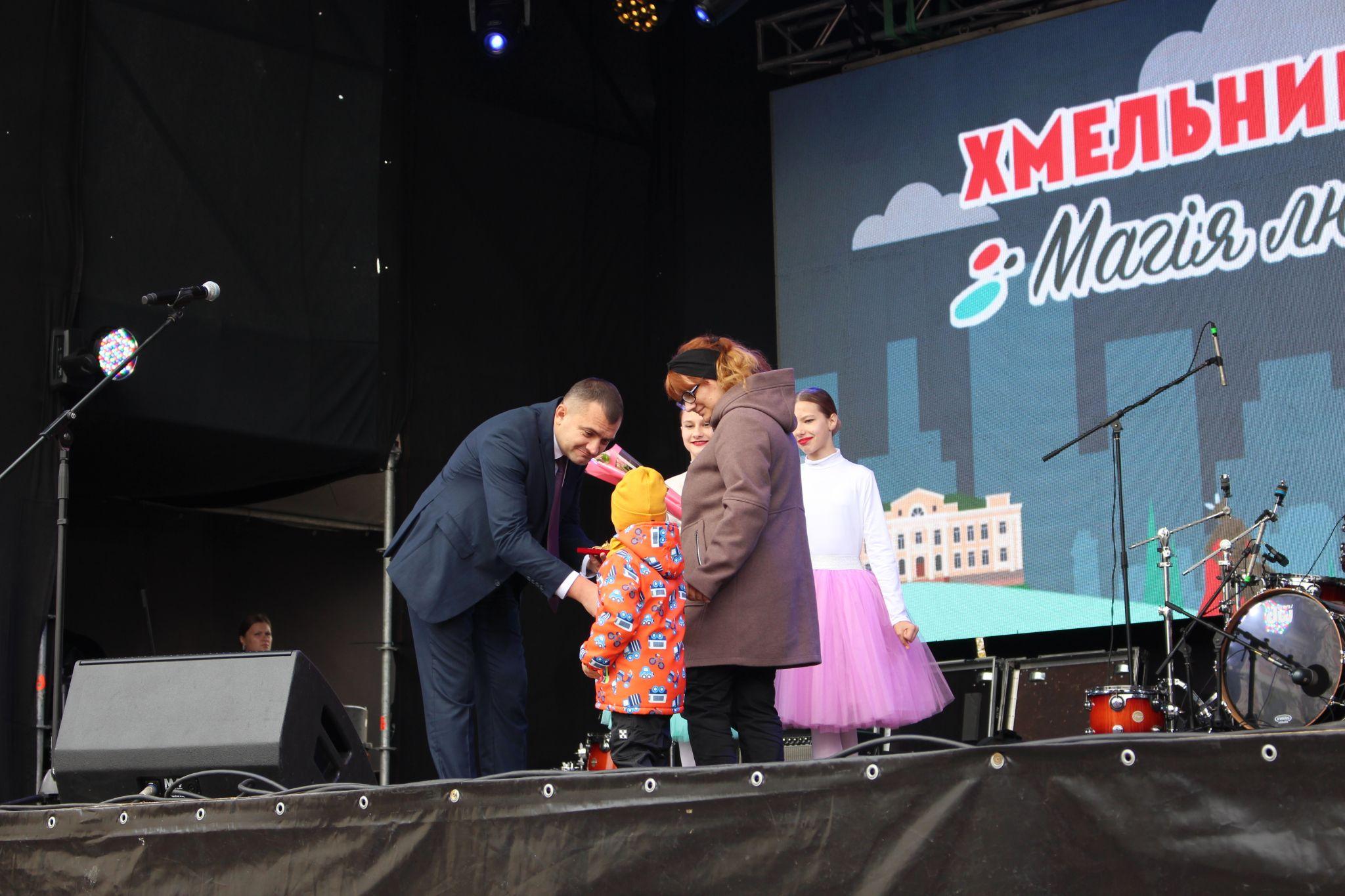 Новини Хмельницького - фото з 31 квартира та премії по 20 тисяч: хто отримав нагороди на День Міста (ФОТО)