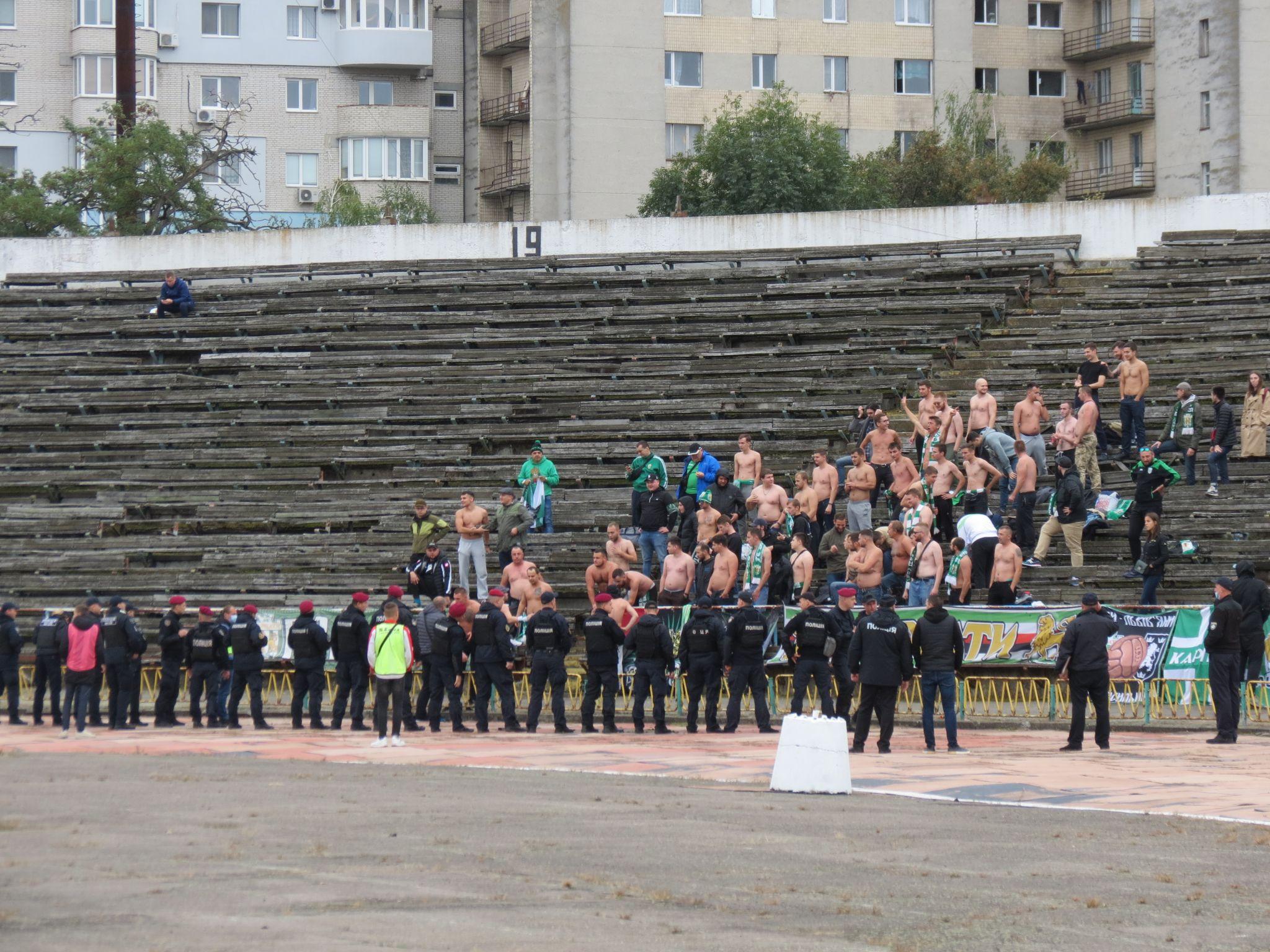 Новини Вінниці - фото з «Нива» у меншості програла «Карпатам», незважаючи на диво-гол Артура Загорулька