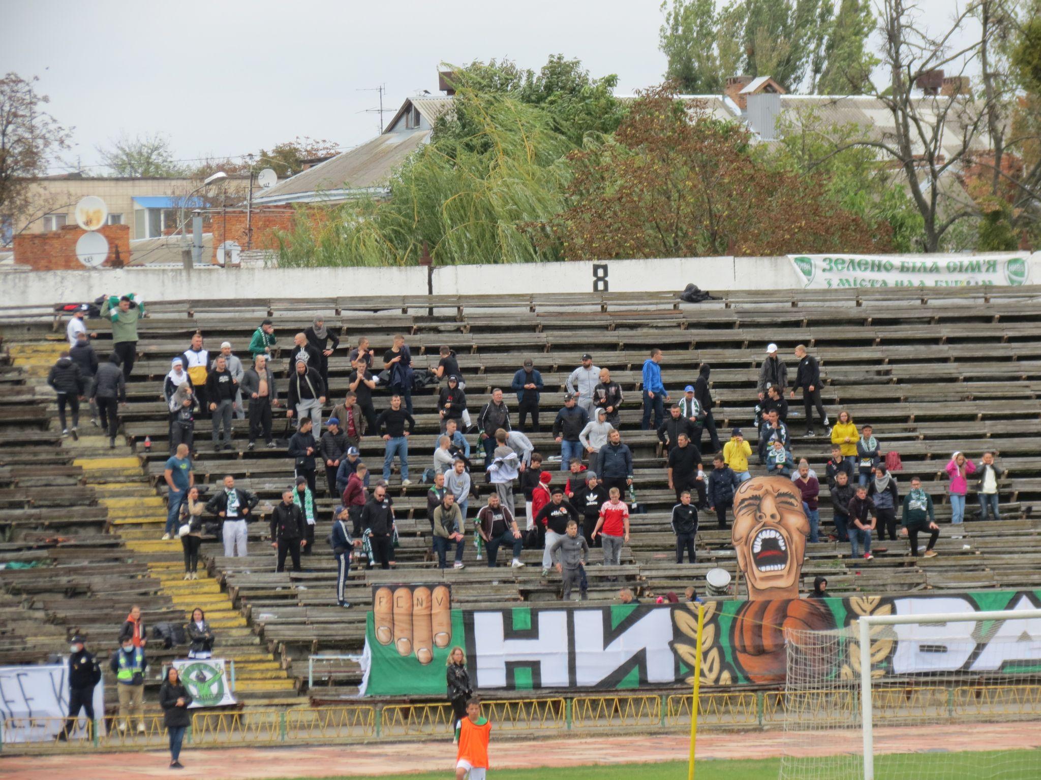 Новини Вінниці - фото з «Нива» у меншості програла «Карпатам», незважаючи на диво-гол Артура Загорулька