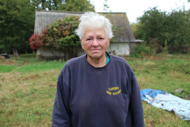 «З Москви нас вивезли у фурі». Жінка живе на вокзалі, без документів, без грошей. Що з нею сталося?