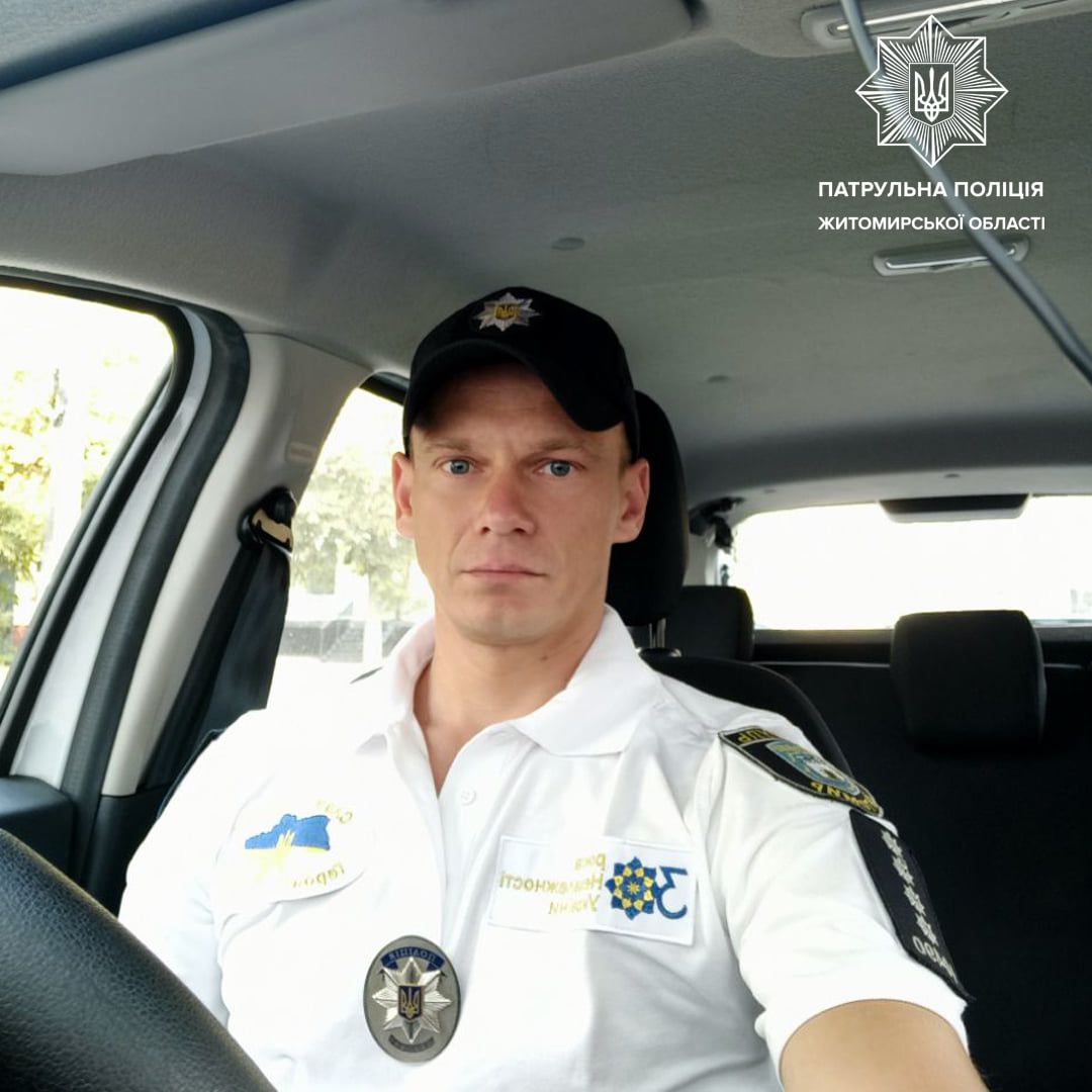 Новини Житомира - фото з У Житомирі на вул. Вітрука поліцейський врятував жінку, яка намагалася стрибнути з балкона