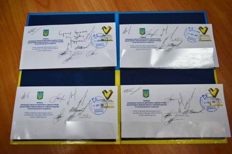 Новини Вінниці - фото з На поштовій марці показали туристичний бренд з написом «Вінниччина — подорож за враженнями!»